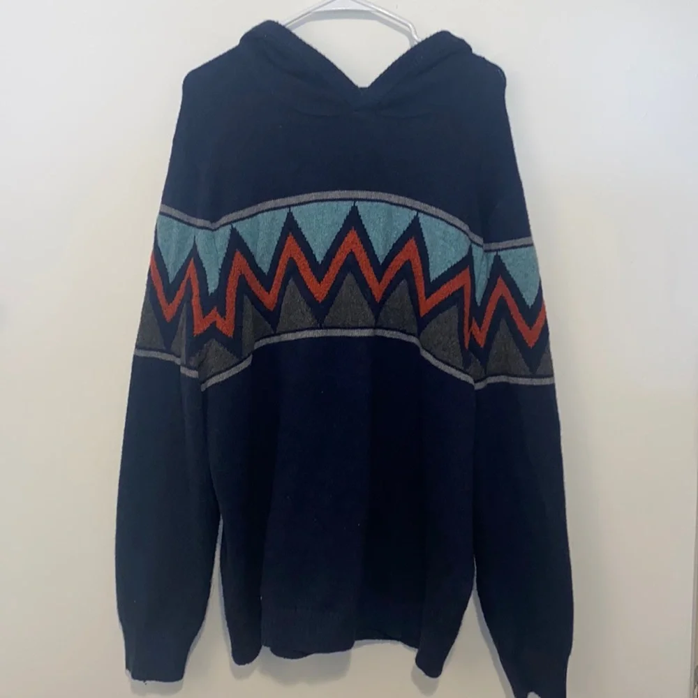 XL Goodfellow & Co Mens Navy Blue & Red Zig-Zag Pattern Sweater with a Hoodie - Picture 3 of 6